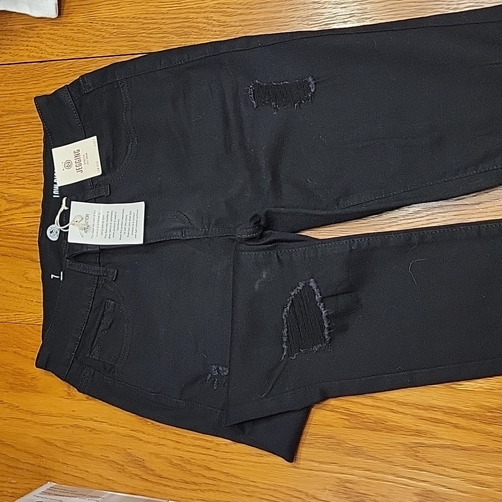 Black distressed jeggings